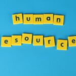 Een HR-specialist die werkgevers ondersteunt bij personeelszaken en HR-zaken, met een focus op efficiëntie en organisatie.